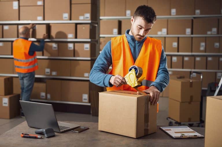 Warehousing in Logistics – Pros, Challenges, and Differences